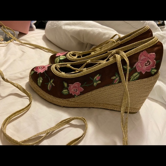 Beautiful wedges!!! - Picture 3 of 6